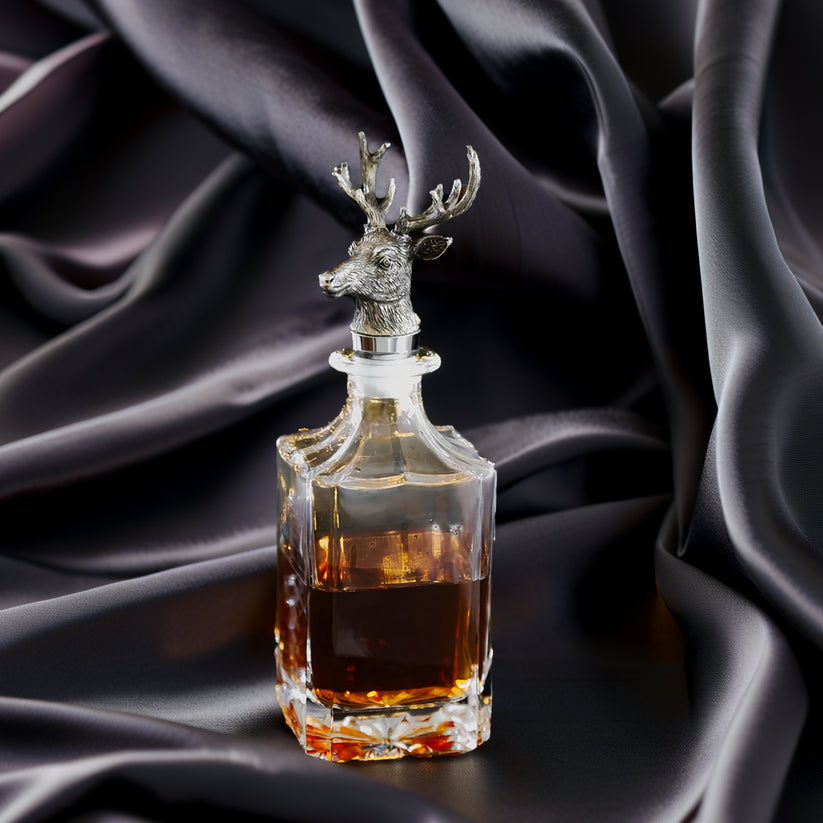 Karaffe „Hirsch“ – edle Glaskunst mit versilbertem Hirschkopf