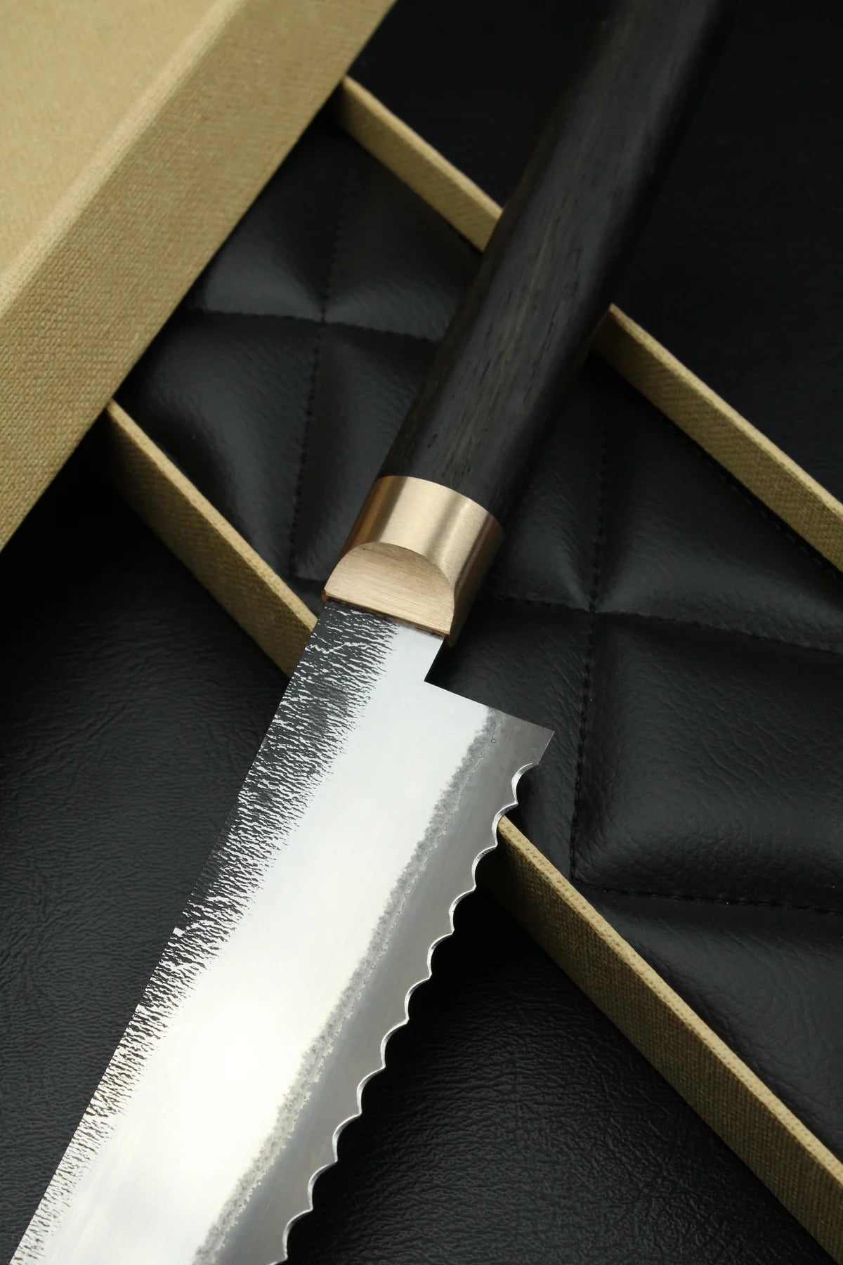 Brotschwert Bog Oak (Mooreiche) - Handgeschmiedetes Meisterwerk nach japanischer Schmiedekunst - CULINOR