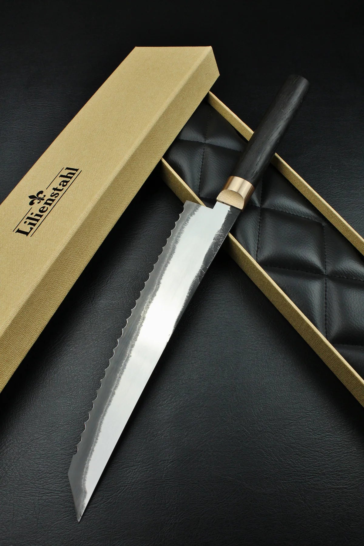 Brotschwert Bog Oak (Mooreiche) - Handgeschmiedetes Meisterwerk nach japanischer Schmiedekunst - CULINOR
