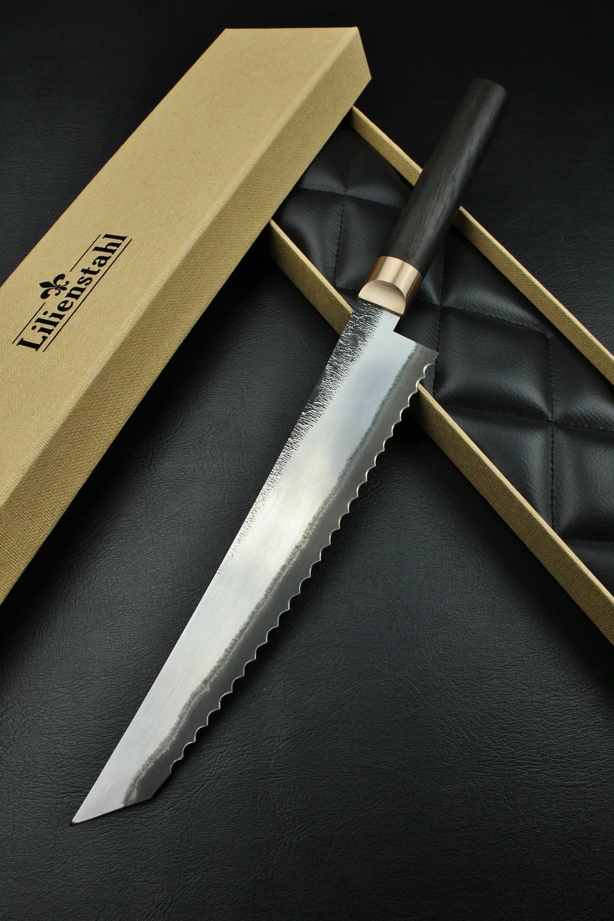 Brotschwert Bog Oak (Mooreiche) - Handgeschmiedetes Meisterwerk nach japanischer Schmiedekunst - CULINOR